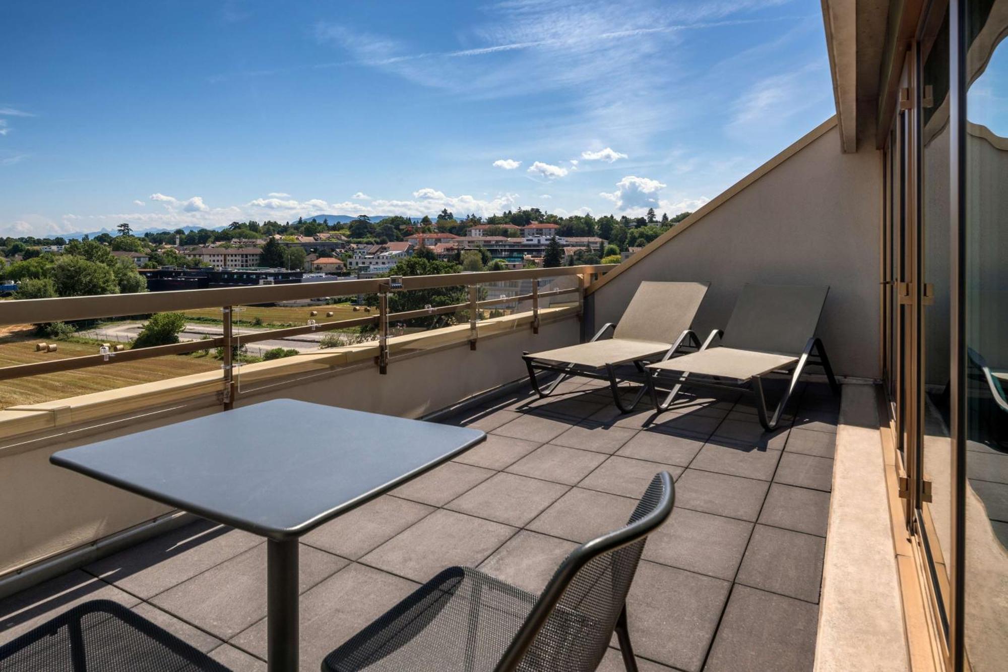 Hilton Geneva Hotel And Conference Centre Le Grand Saconnex Екстериор снимка