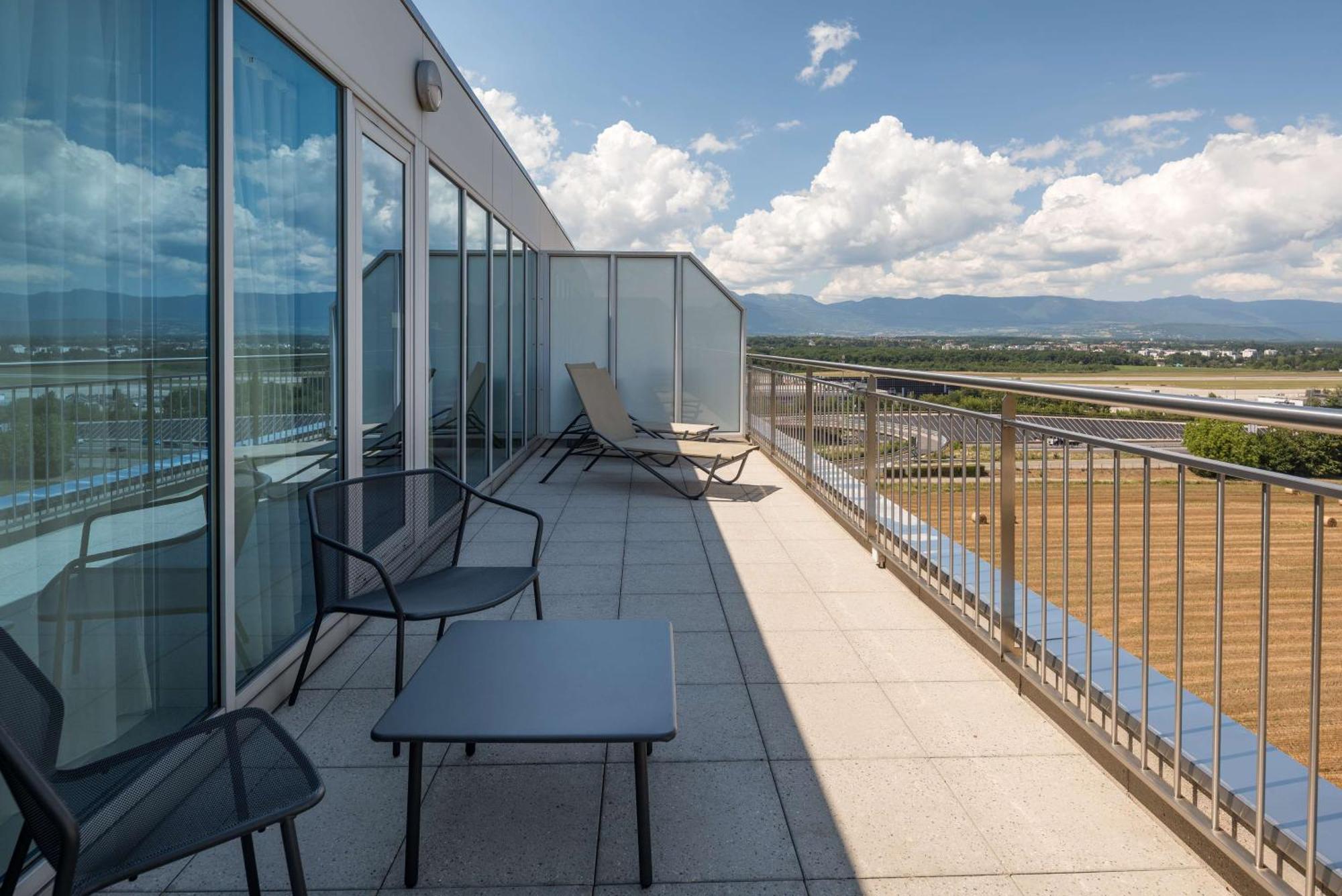 Hilton Geneva Hotel And Conference Centre Le Grand Saconnex Екстериор снимка