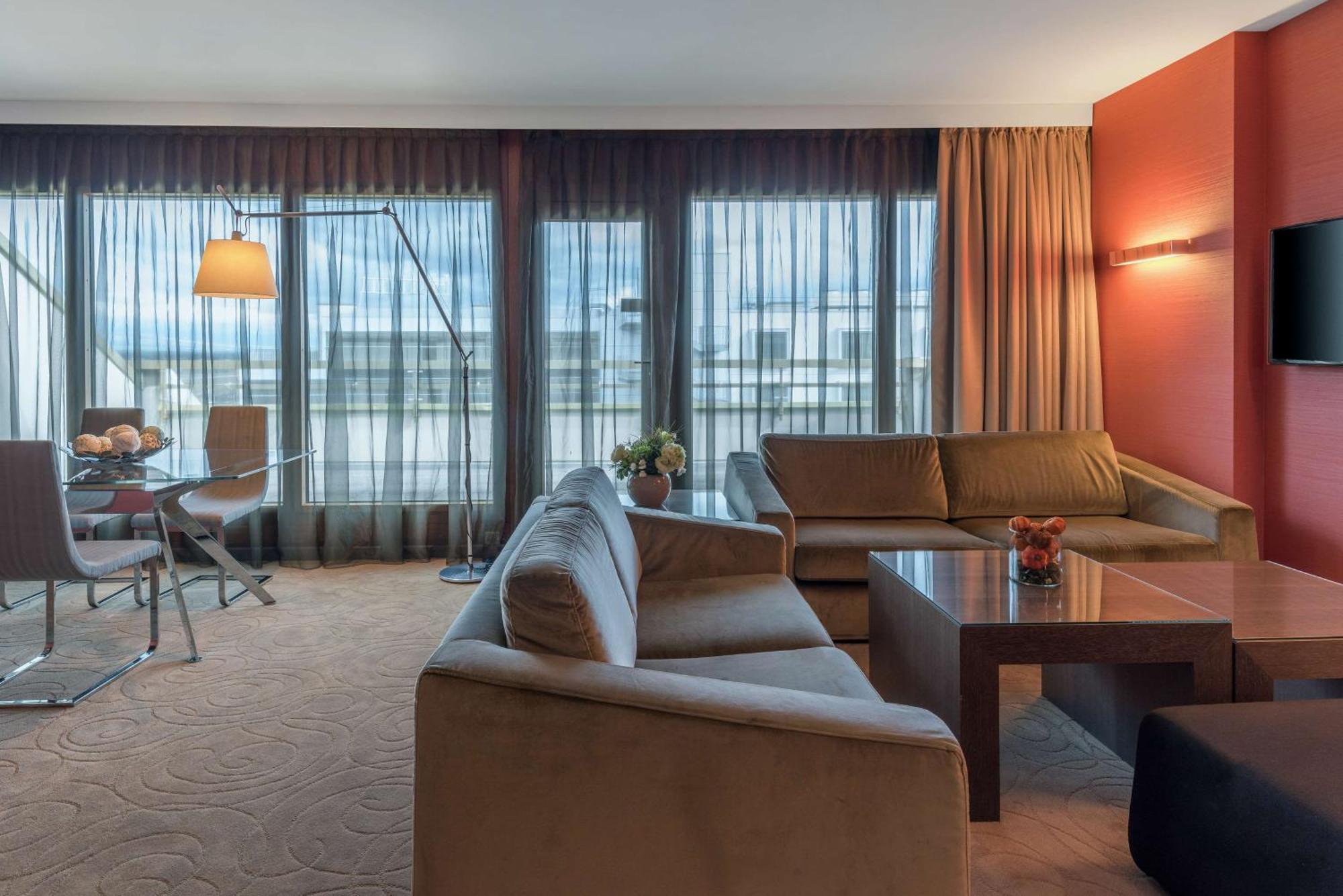 Hilton Geneva Hotel And Conference Centre Le Grand Saconnex Екстериор снимка