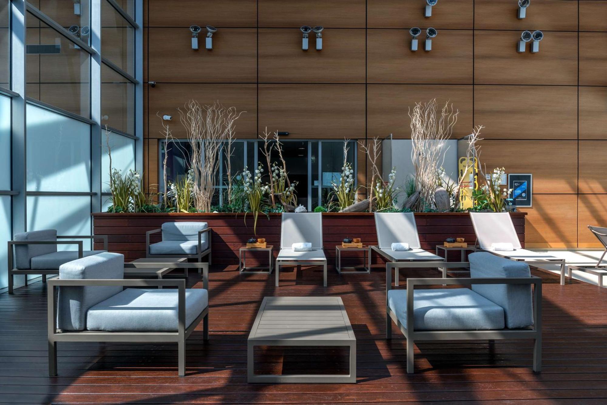 Hilton Geneva Hotel And Conference Centre Le Grand Saconnex Екстериор снимка